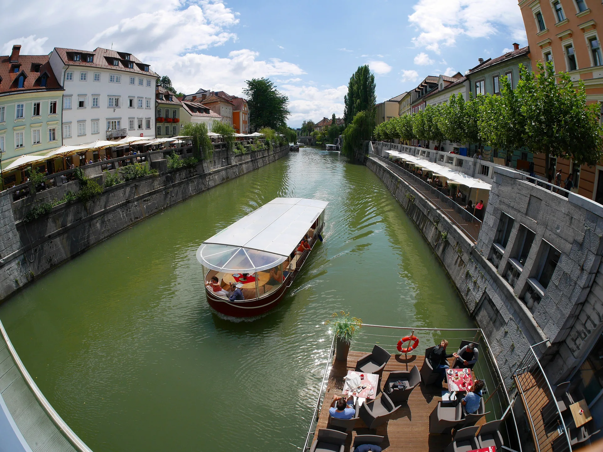 The Ljubljanica running through the old town of Ljubljana, café terraces along both banks