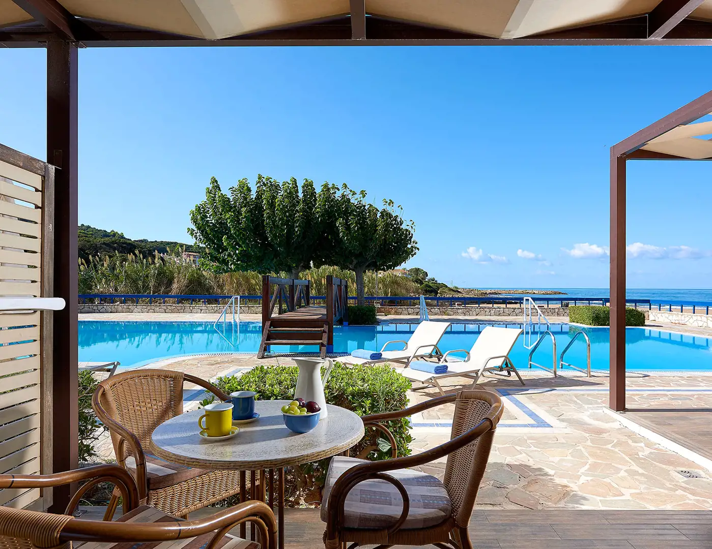 aldemar-olympian-village-resort-double-bungalow-sea-front-swim-up-2