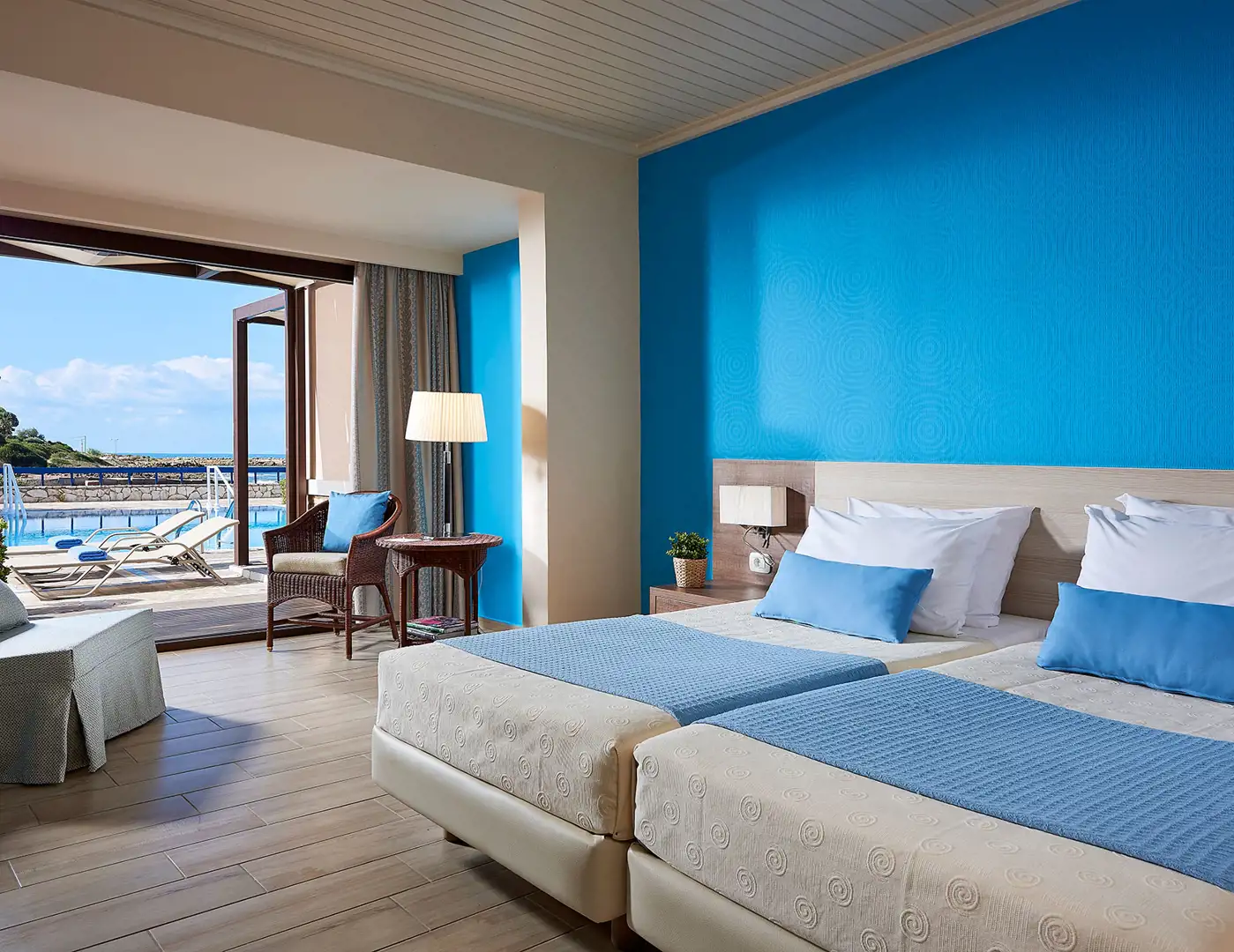 aldemar-olympian-village-resort-double-bungalow-sea-front-swim-up-4